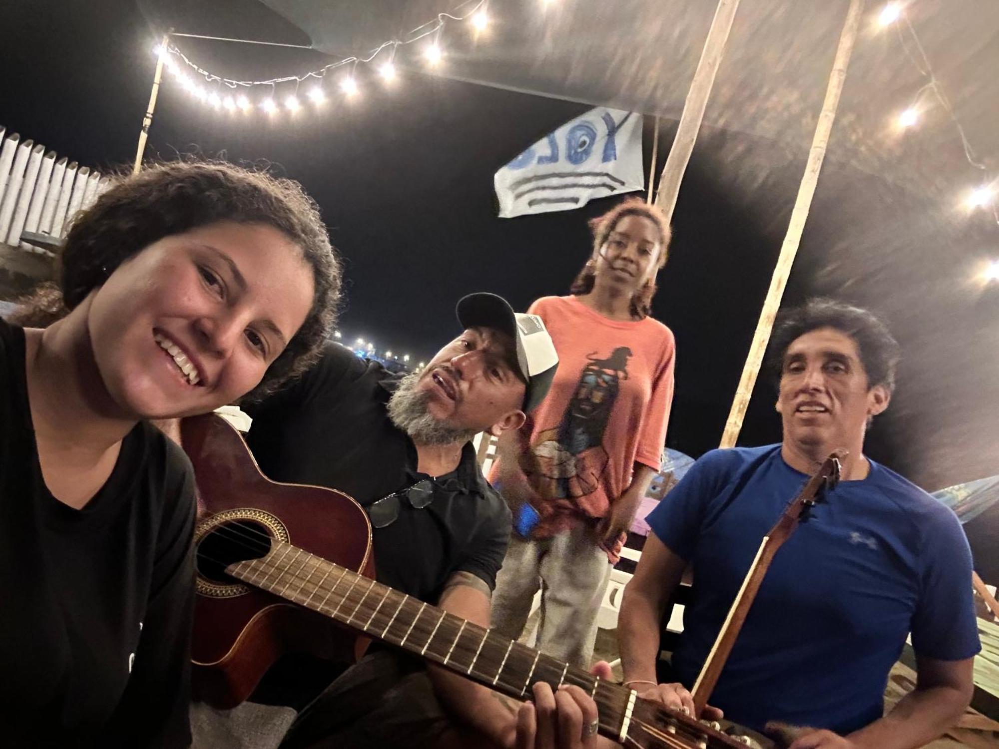 مبيت وإفطار آسيا Yolo House Peru المظهر الخارجي الصورة